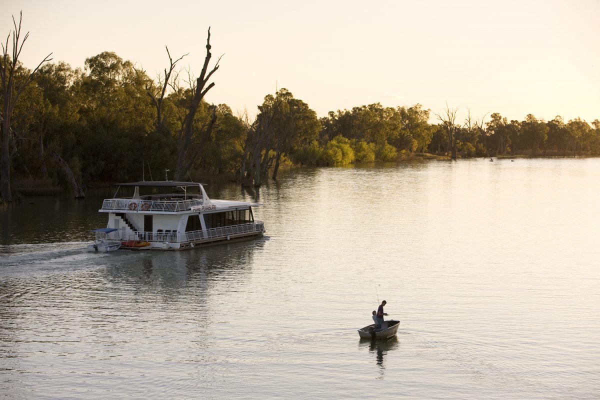 Houseboat on the Murray River. Photo: Rob Blackburn/Destination NSW