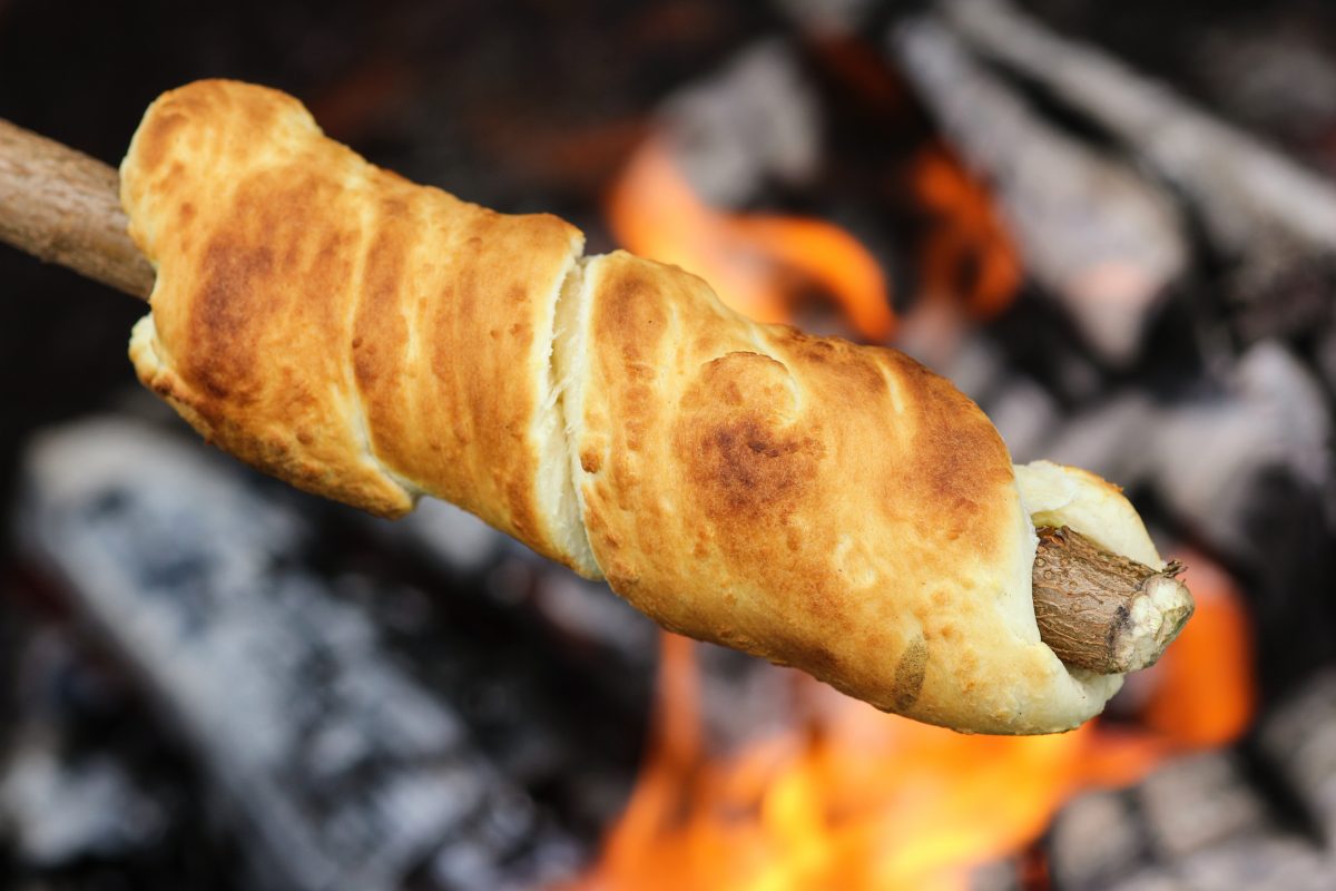 Damper cooking on a large campfire. Photo: Shutterstock