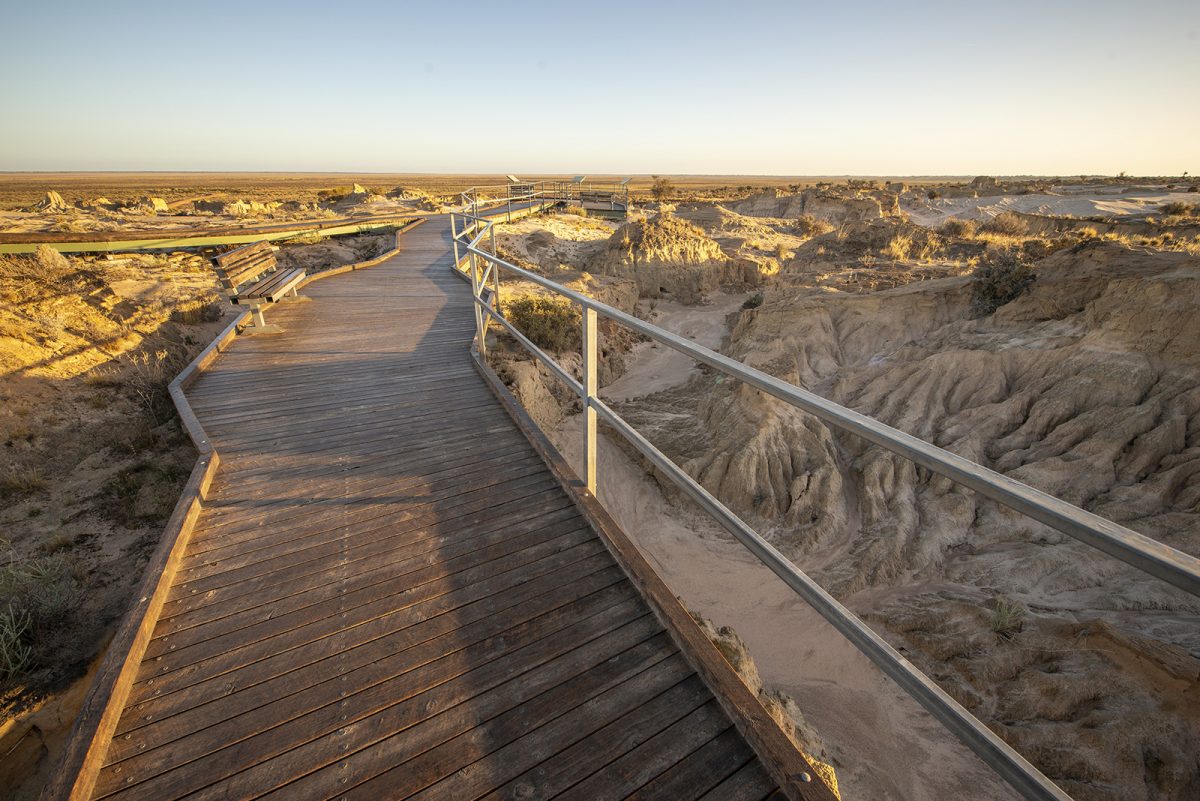 Red Top lookout and boardwalk, Mungo National Park. Photo: John Spencer/DPIE