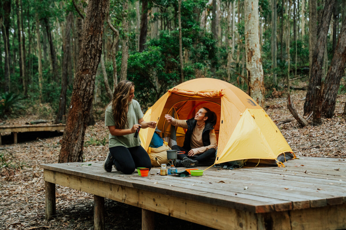 Friends camping at Oaky Beach Campground. Photo Credit: Remy Brand © Remy Brand / DPE