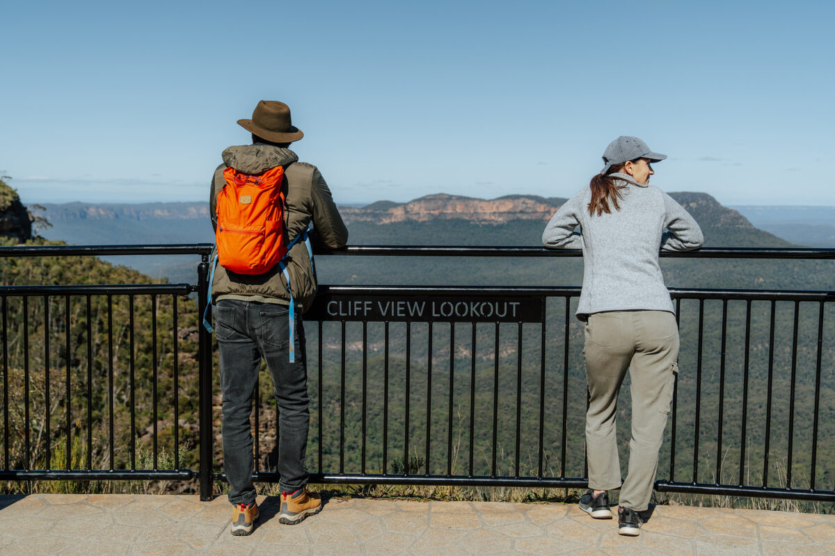 Two people at Cliff View lookout, Blue Mountains National Park. Photo credit: