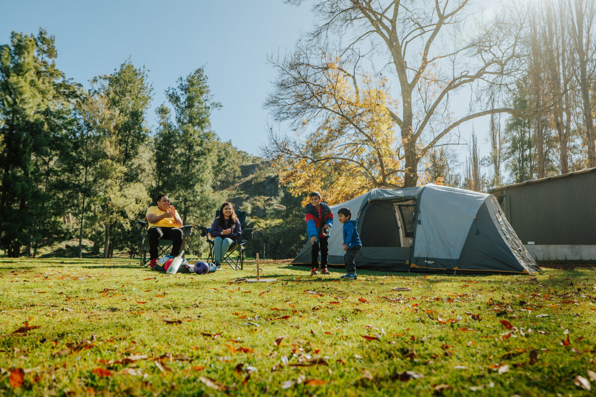A family camping in Womebyan Caves campground , Wombeyan Karst Conservation Area. Photo credit: Remy Brand / DCCEEW