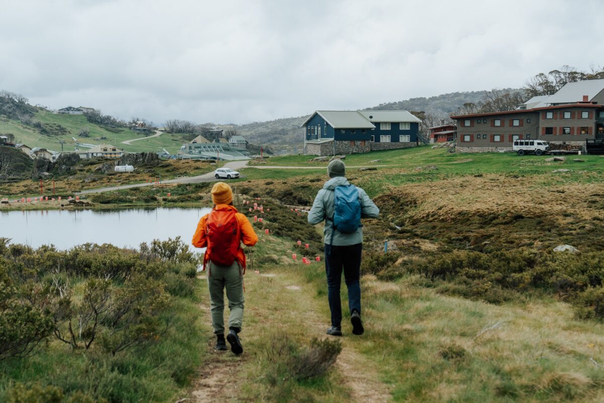 Two people walking on the Charlotte Pass Village to Perisher​ Valley section of the Snowies Alpine Walk. Photo credit: Remy Brand/DCCEEW